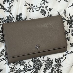 Tory Burch wallet on chain